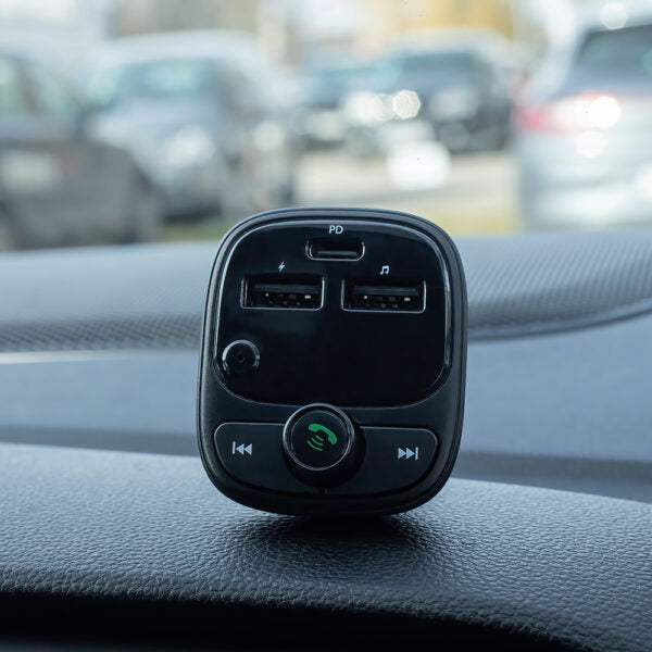 Transmițător FM Forever BT 2 x USB‑A 1 x USB‑C PD 30W TR‑370 negru