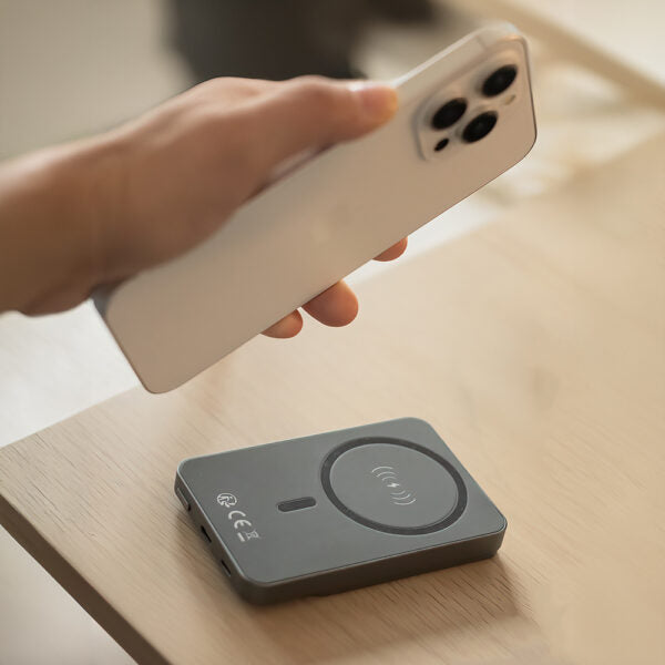 Forever wireless power bank MATB-200 20W PD 5000 mAh magnetic negru